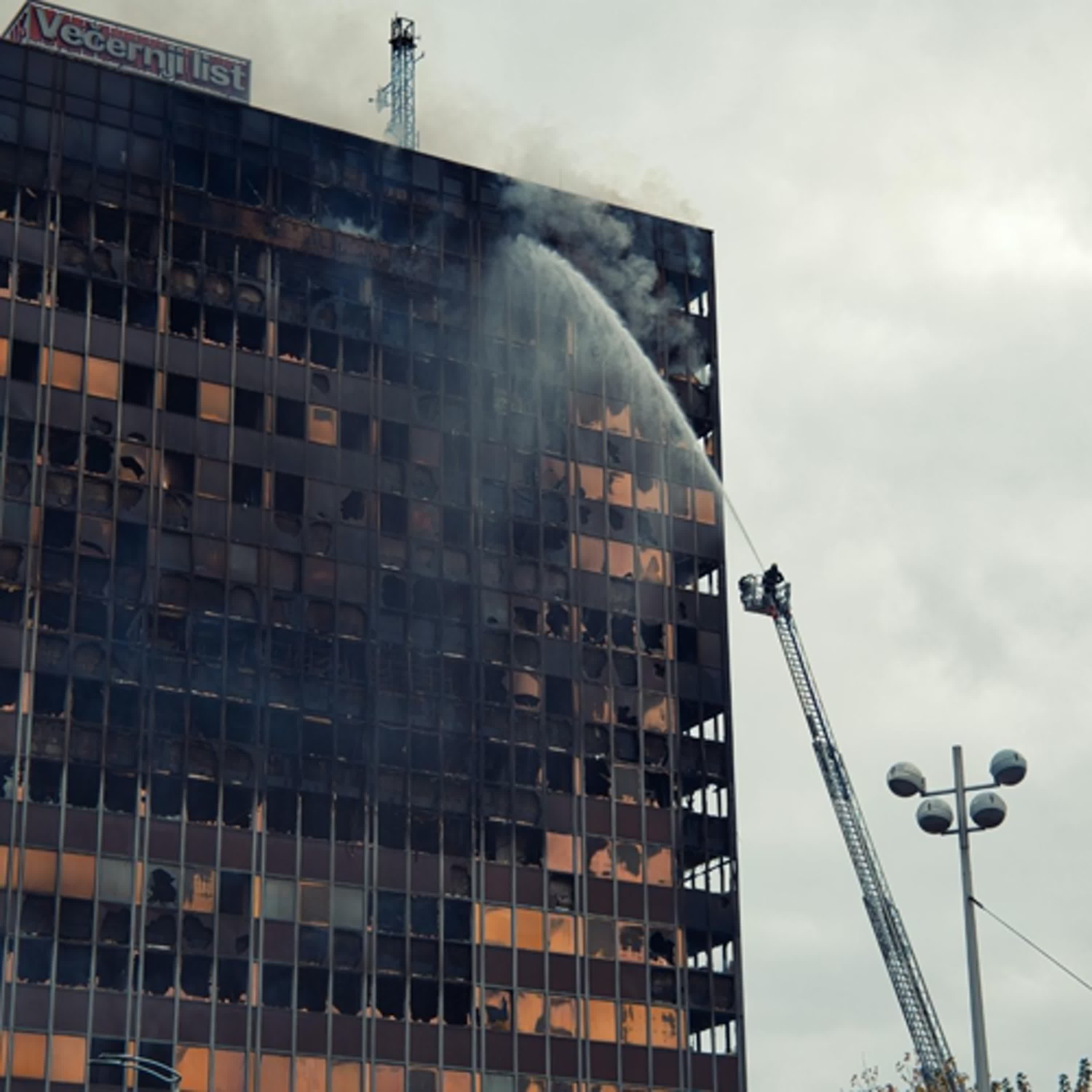 #189 香港大火民眾該關注的是甚麼?該怎麼學才能從這場火災中生還?不談案例,只談心態。/消防生活,生活消防 #189 香港大火民眾該關注的是甚麼?該怎麼學才能從這場火災中生還?不談案例,只談心態。/消防生活,生活消防