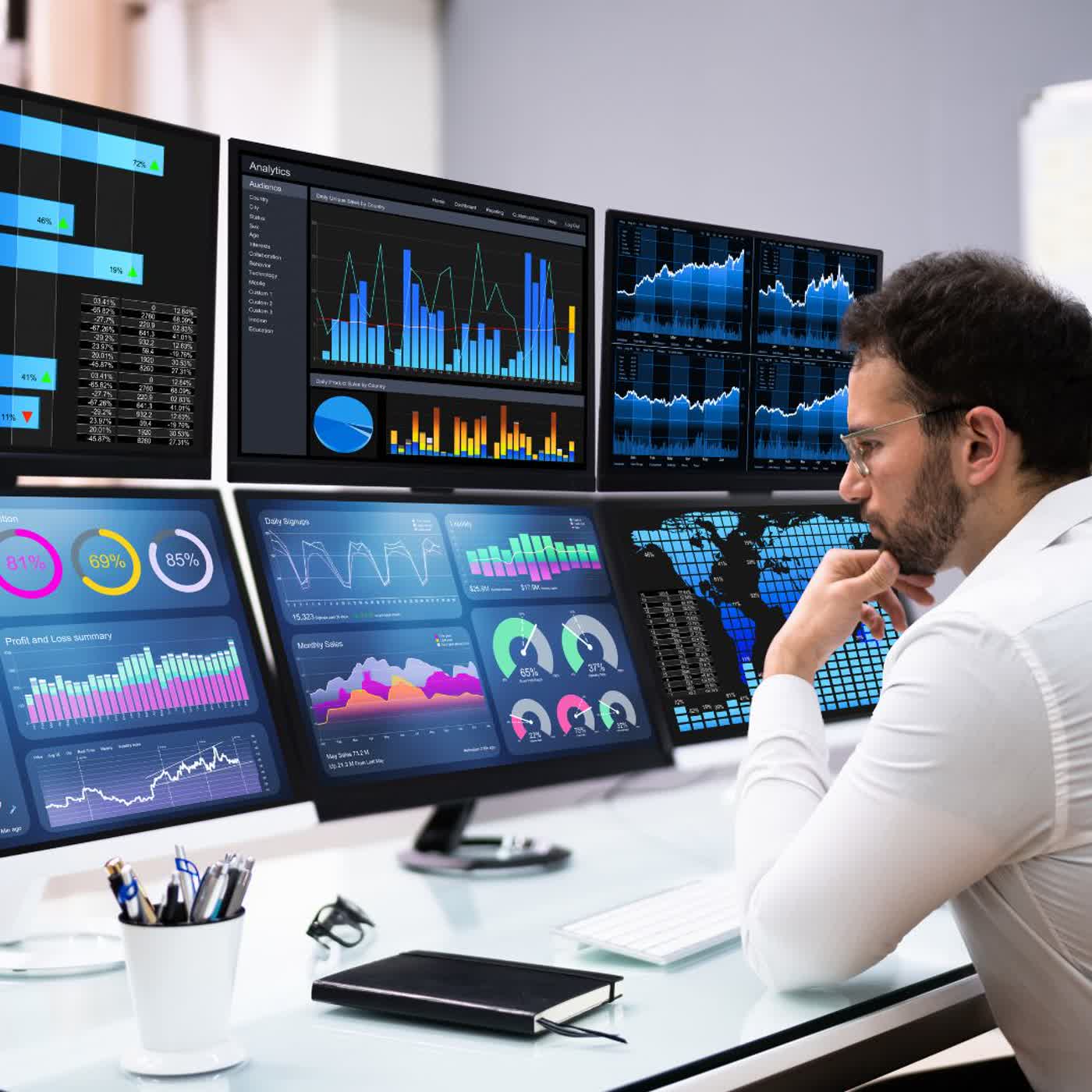 #203 勤務中心只是接電話而已嗎？接聽一通報案電話，有多少任務要完成？勤務中心派遣員-鍾舜為訪談特輯-上/消防生活，生活消防/ feat.鍾舜為