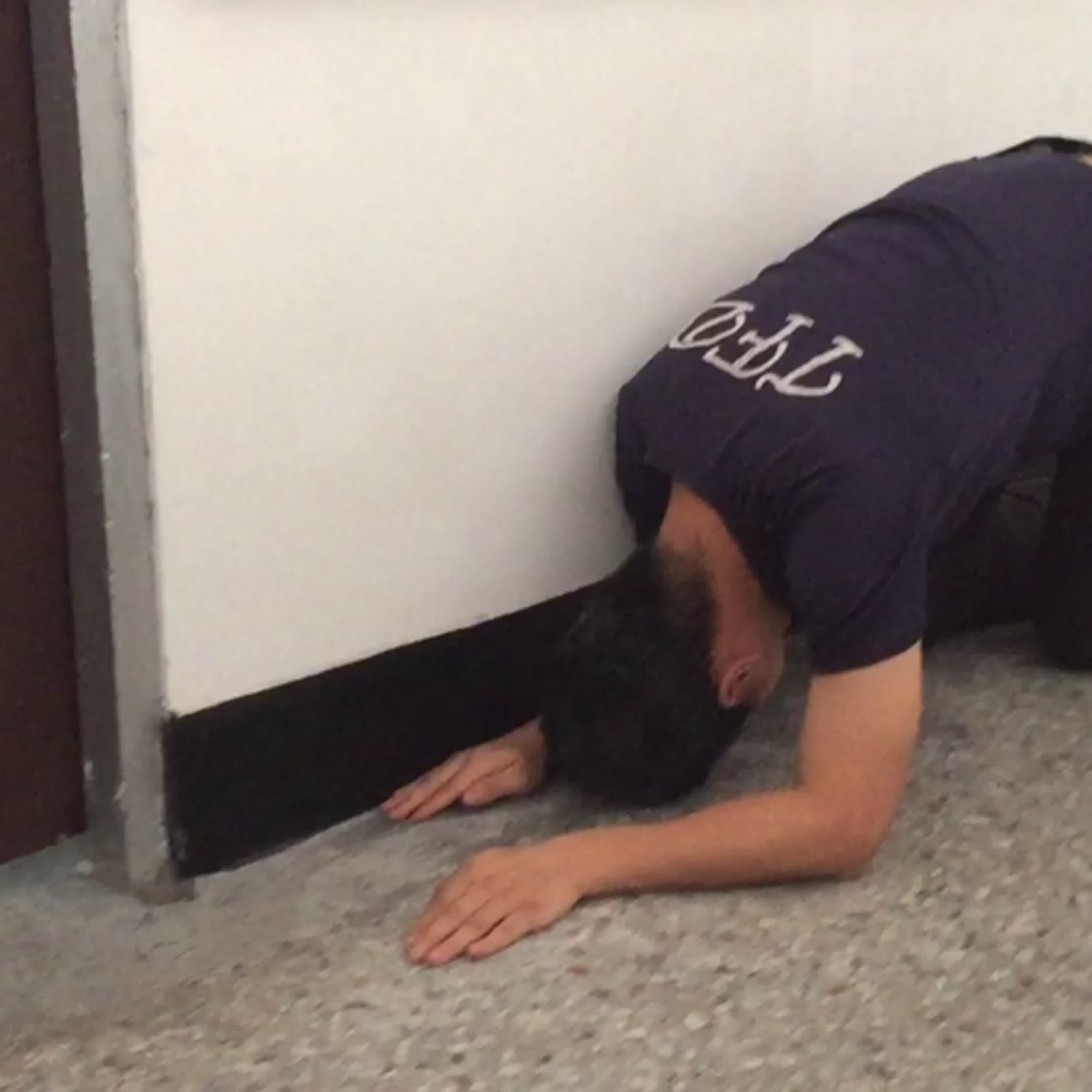 #169 低姿勢爬行怎麼摸門測溫？爬行的時候看不到避難方向指示燈？我怎麼知道該往哪爬？/消防生活，生活消防