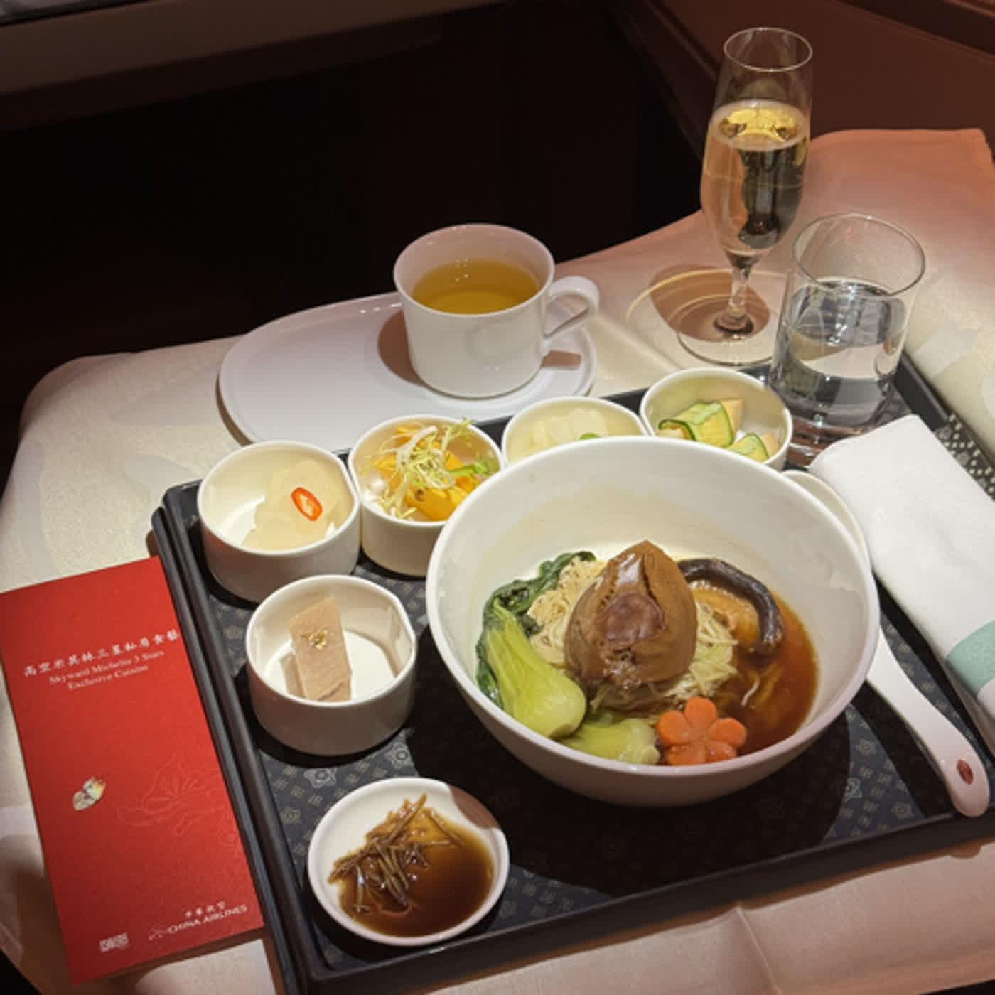 EP340. 聊航空｜布拉格之旅part1：布拉格intro＆華航CI67/68商務艙分享 TPE<->PRG 頤宮機上餐