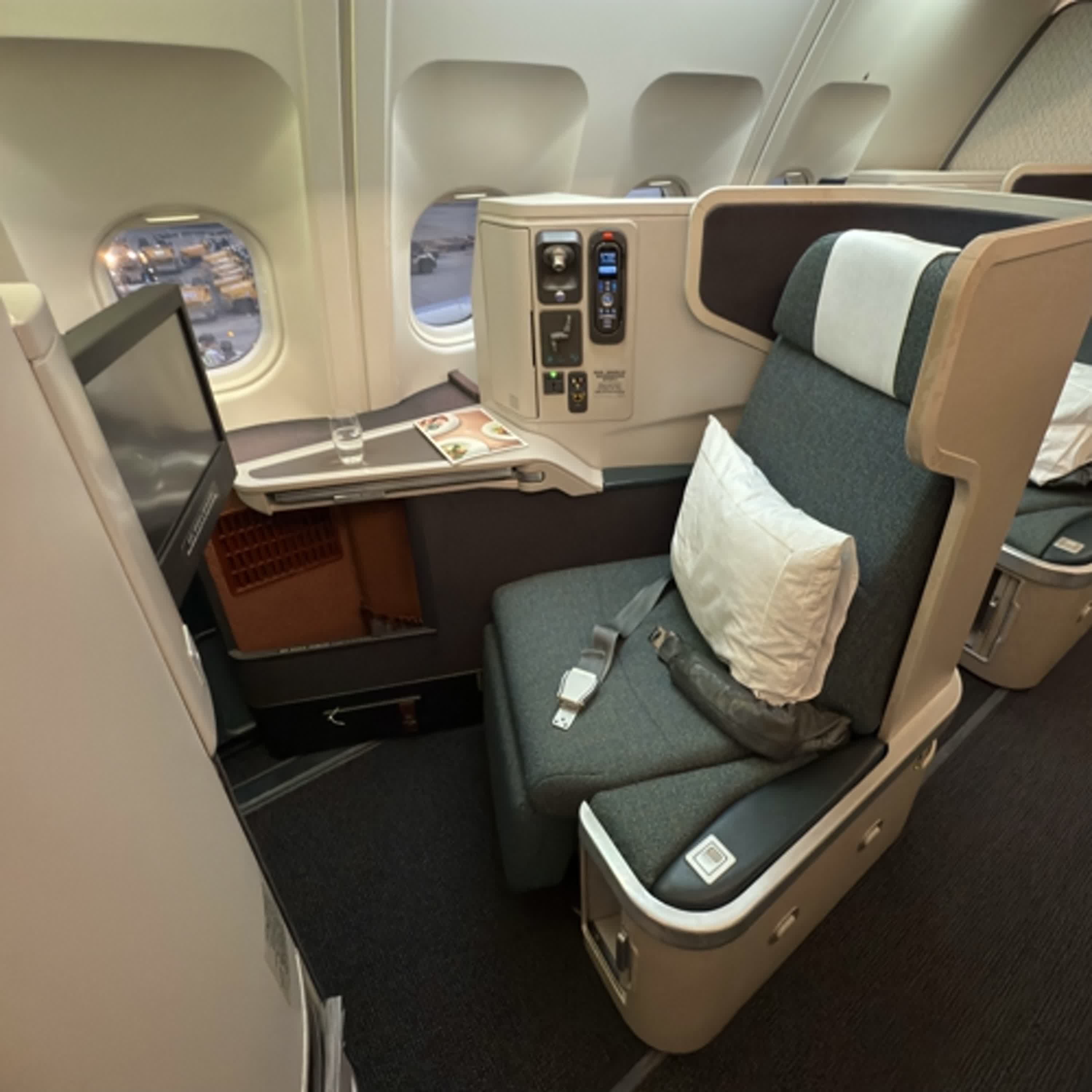 EP525. 聊航空｜國泰航空商務艙小分享 台灣-香港-曼谷CX461+CX703 (2024年10月搭乘)