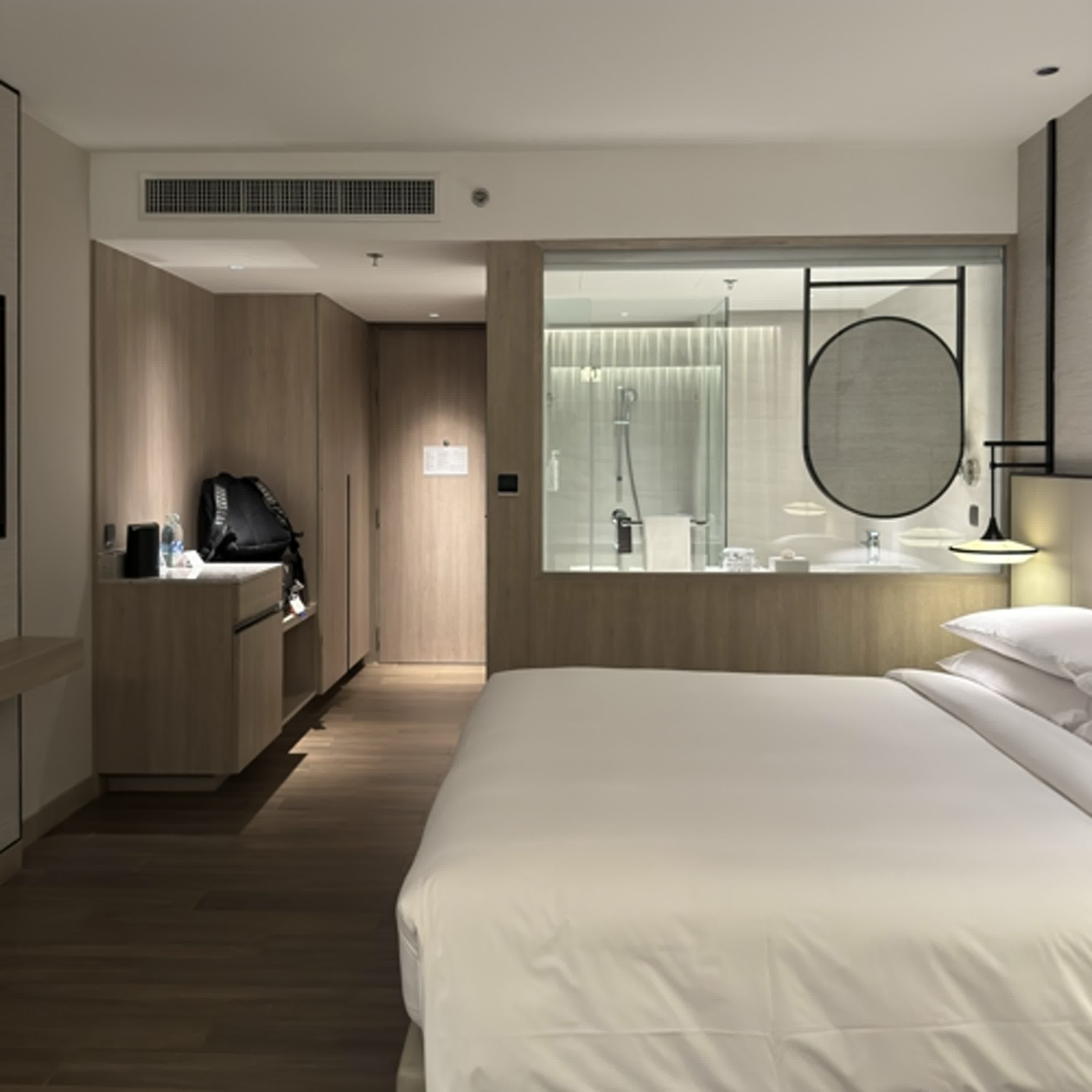 EP483. 聊飯店｜曼谷素萬那普機場萬怡酒店 Courtyard by Marriott Bangkok Suvarnabhumi Airport + 曼谷皇冠假日酒店 Crowne Plaza Bangkok Lumpini Park