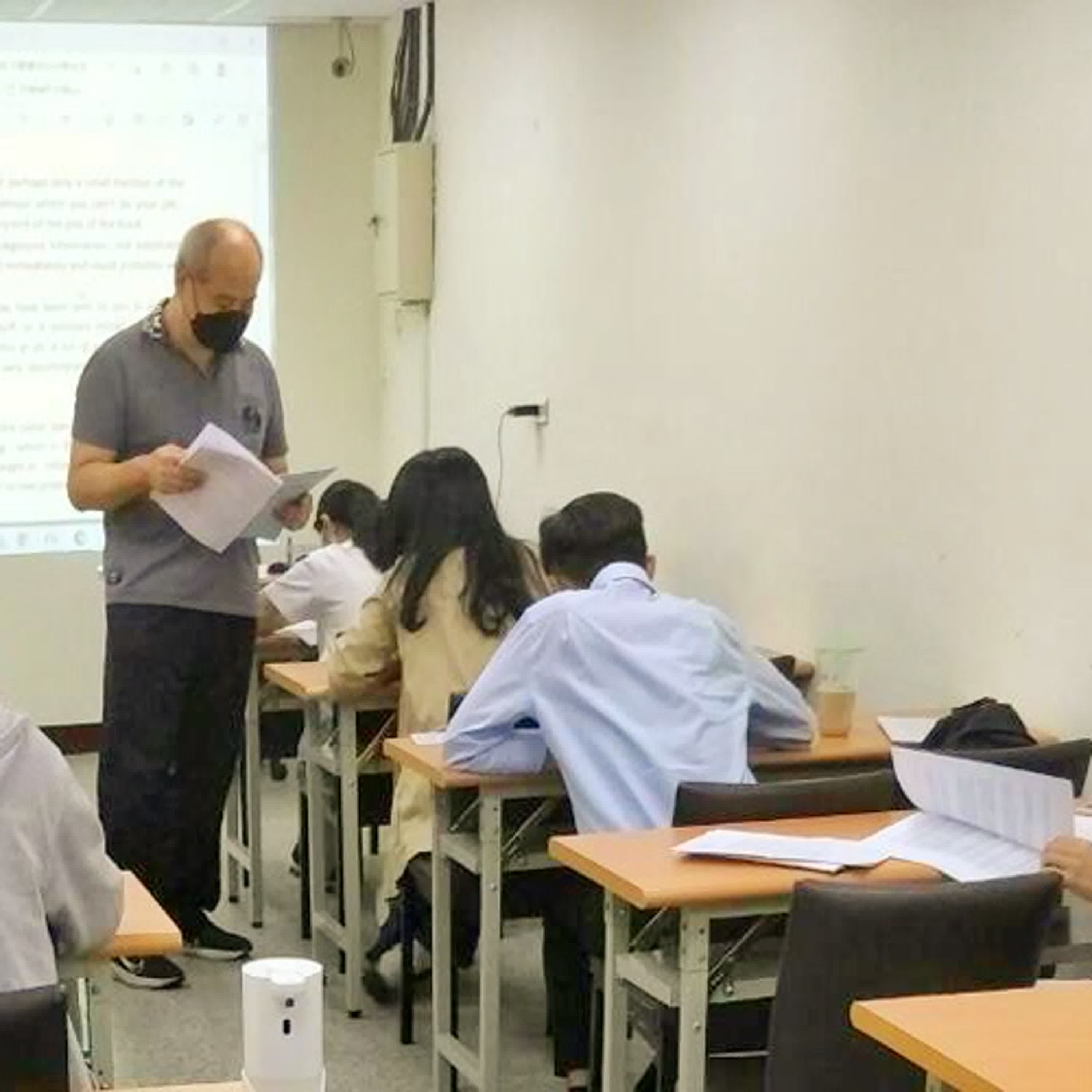 對於台灣的大學實施EMI英語教學的看法