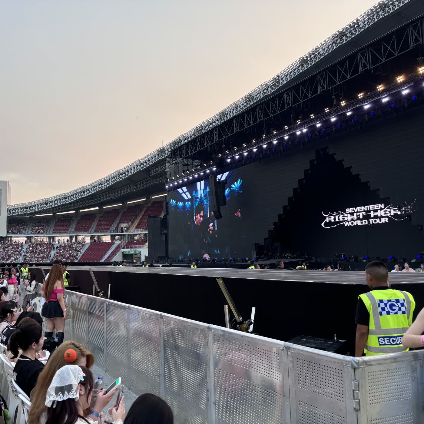 EP5|那一夜在曼谷亞巡:我上了大螢幕,也被丟在路邊 EP5|那一夜在曼谷亞巡:我上了大螢幕,也被丟在路邊